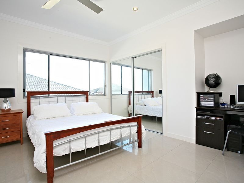 18 LINDEMAN PLACE, Redland Bay QLD 4165