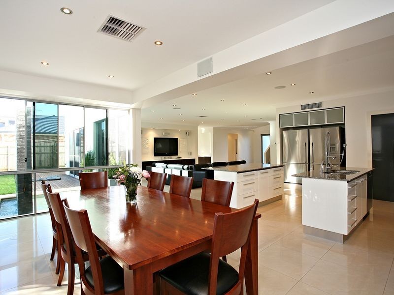 18 LINDEMAN PLACE, Redland Bay QLD 4165