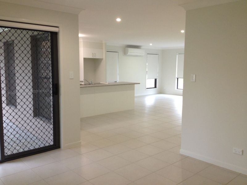 4 TERRITORY STREET, Windaroo QLD 4207