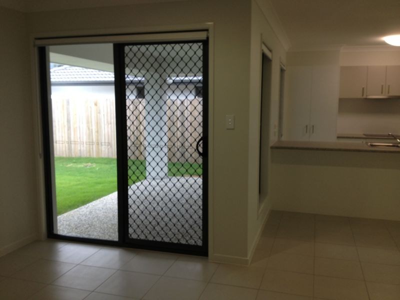 4 TERRITORY STREET, Windaroo QLD 4207