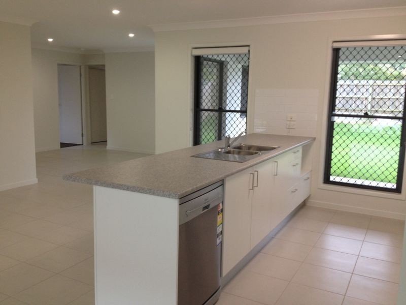 4 TERRITORY STREET, Windaroo QLD 4207