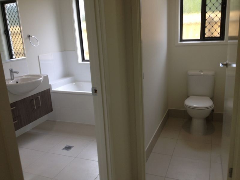 4 TERRITORY STREET, Windaroo QLD 4207