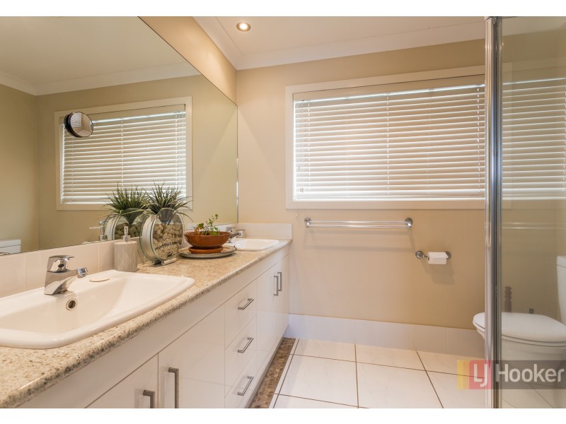 38 Huntly Place, Redland Bay QLD 4165