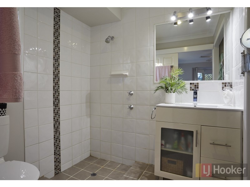 4 Buggy Place, Redland Bay QLD 4165