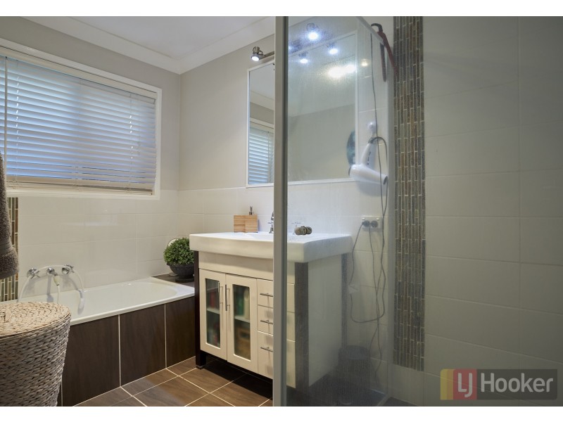 4 Buggy Place, Redland Bay QLD 4165