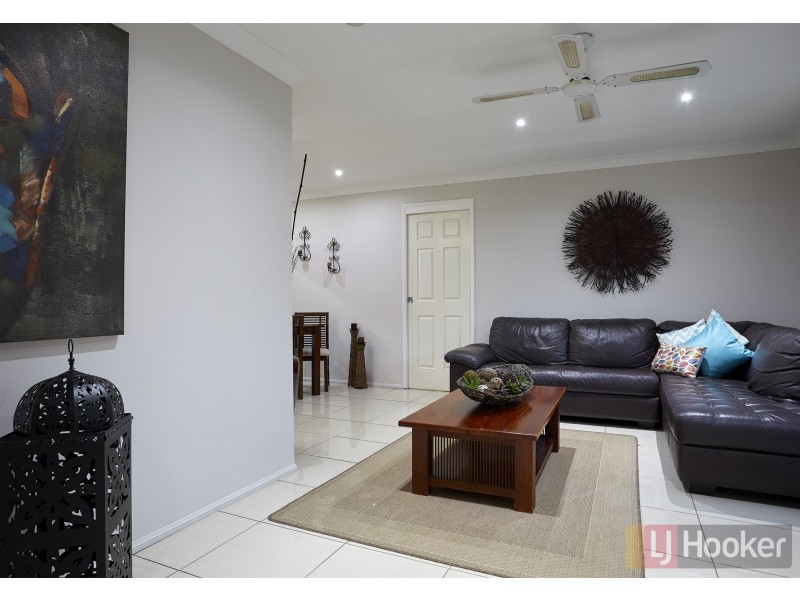4 Buggy Place, Redland Bay QLD 4165