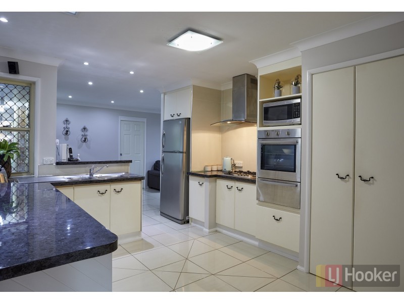 4 Buggy Place, Redland Bay QLD 4165