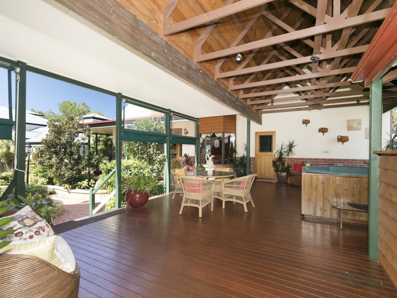 8 Bartlett Terrace, Redland Bay QLD 4165