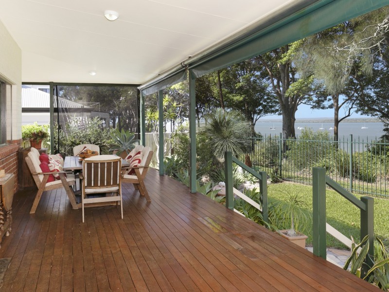 8 Bartlett Terrace, Redland Bay QLD 4165