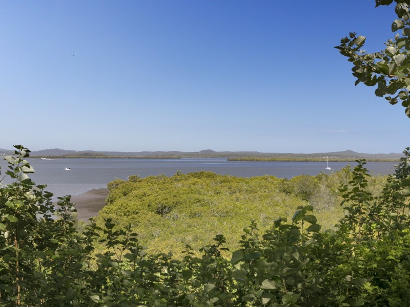 8 Bartlett Terrace, Redland Bay QLD 4165