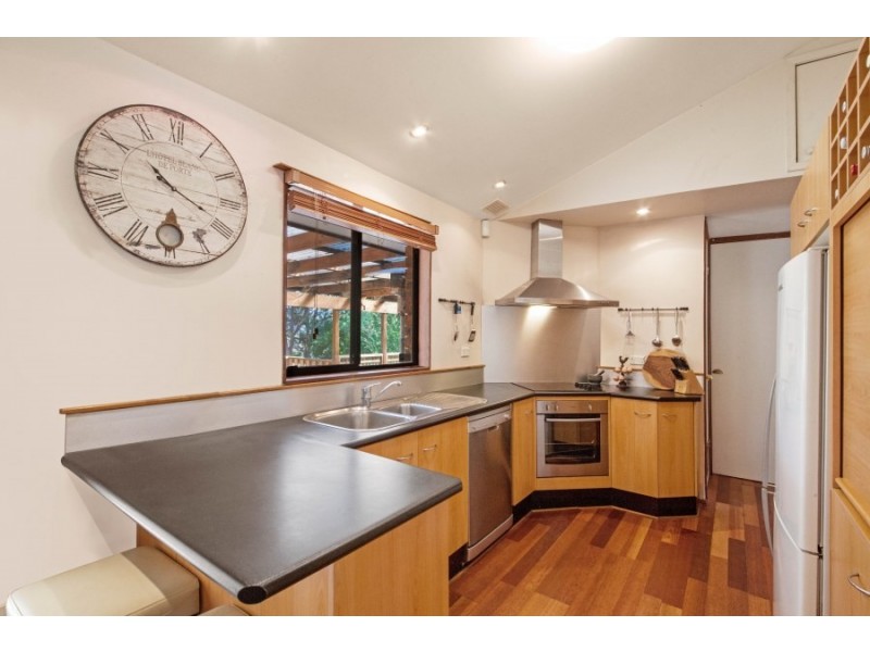 11 Elizabeth Street, Wyoming NSW 2250