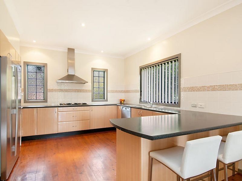 8 Ashburn Close, Lisarow NSW 2250