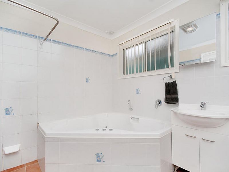 165 Brisbane Water Drive, Point Clare NSW 2250
