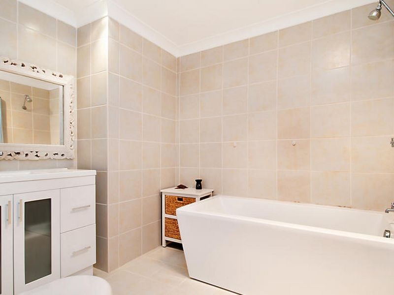 8 Lock Avenue, Springfield NSW 2250