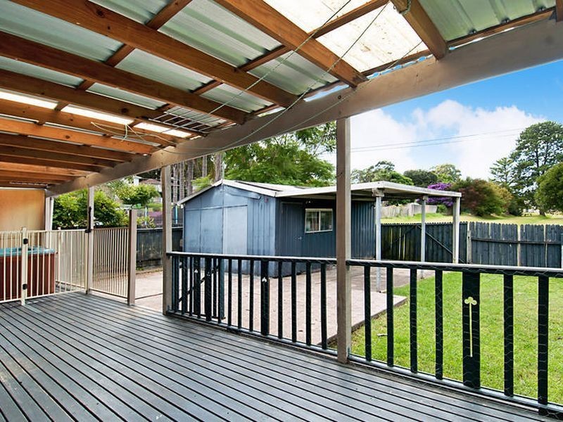 8 Lock Avenue, Springfield NSW 2250