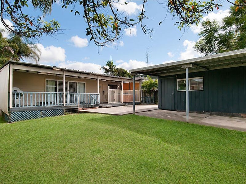 8 Lock Avenue, Springfield NSW 2250