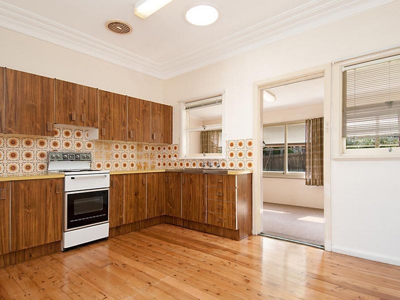 16 Russell Drysdale Street, East Gosford NSW 2250