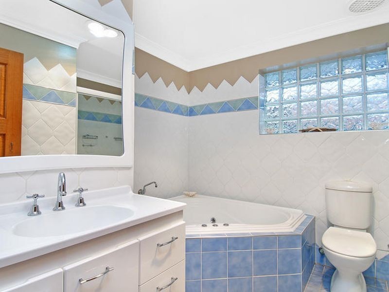 4 Crystal Street, Forresters Beach NSW 2260