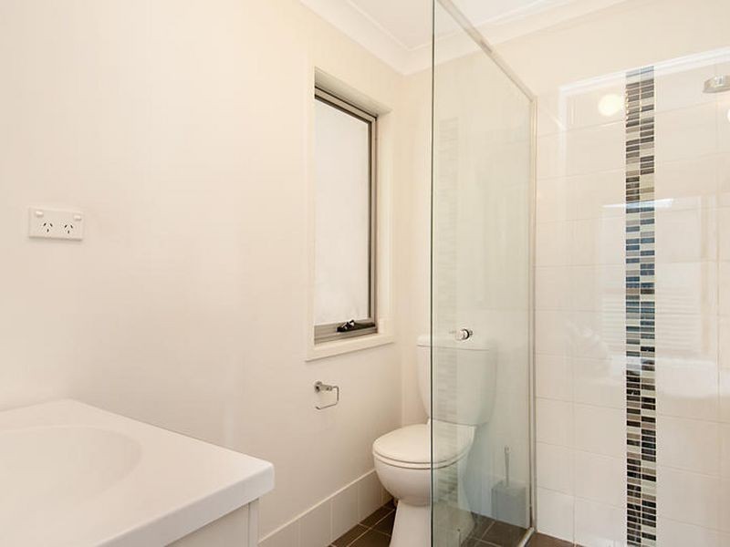 2/24 Pemell Street, Wyoming NSW 2250