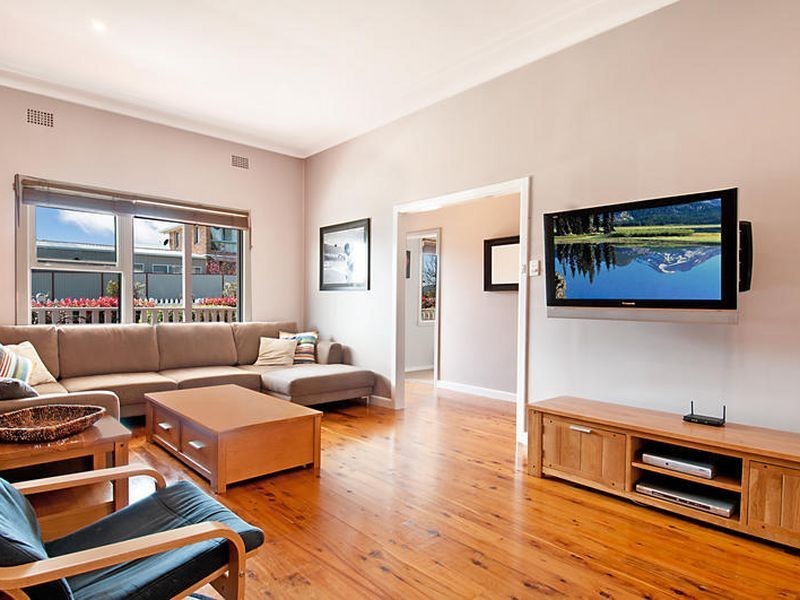 2a Melbourne Street, East Gosford NSW 2250