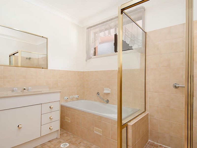 2/207 Albany Street, Point Frederick NSW 2250