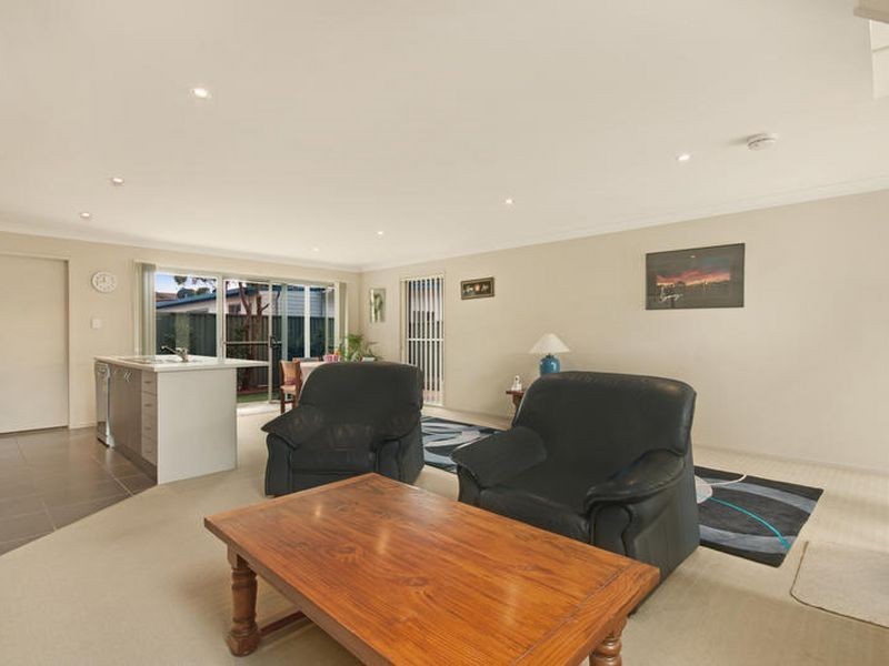 2/13 Henry Kendall Street, West Gosford NSW 2250