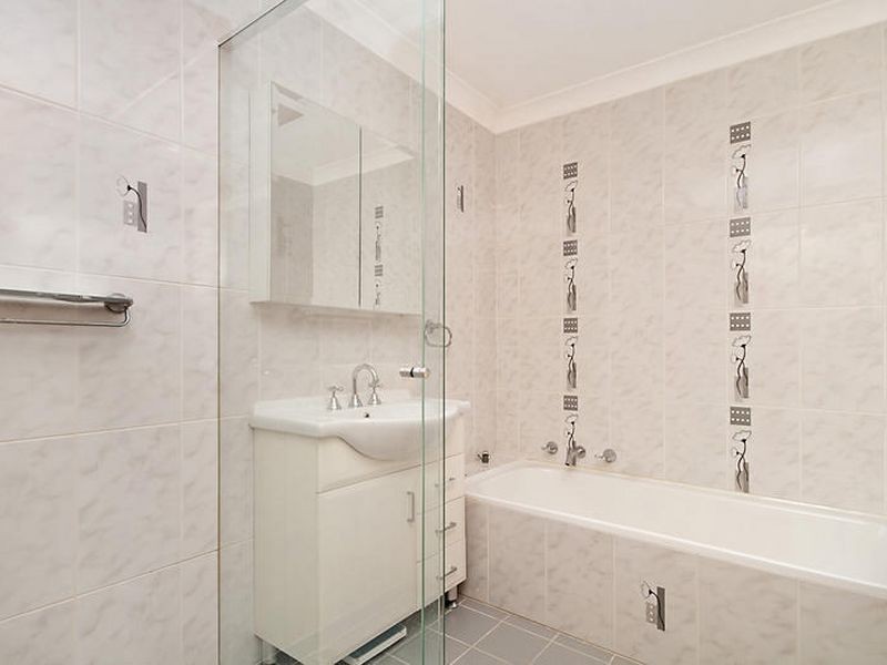 12/15 Lynn Avenue, Point Frederick NSW 2250