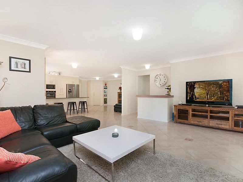 5 Rainbow Close, Lisarow NSW 2250