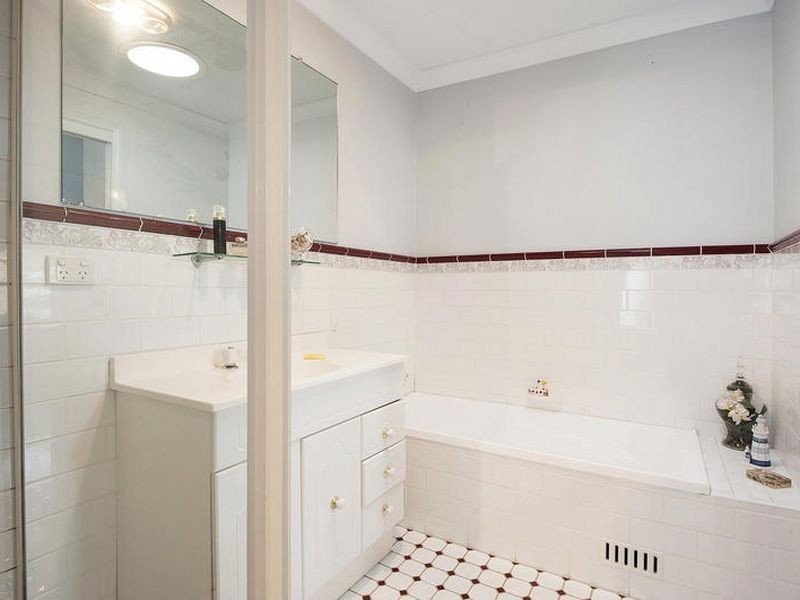 2/31 Brougham Street, East Gosford NSW 2250