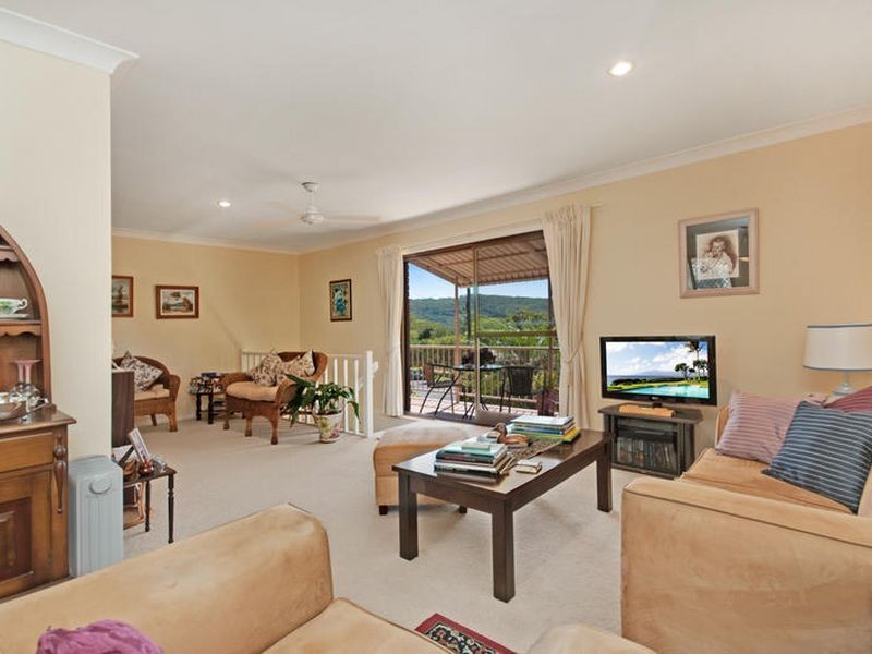 4 Grace Avenue, Point Clare NSW 2250