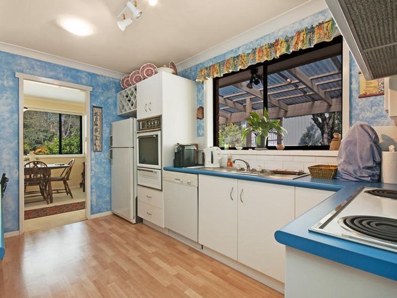 4 Grace Avenue, Point Clare NSW 2250