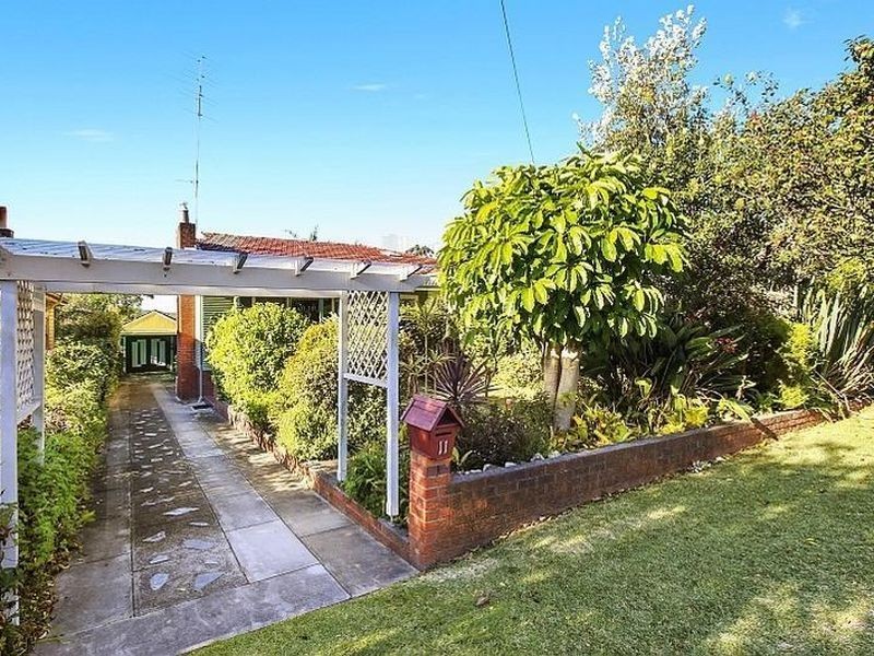 11 Brougham Street, East Gosford NSW 2250