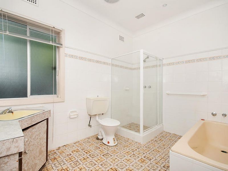 21 Caroline Street, East Gosford NSW 2250