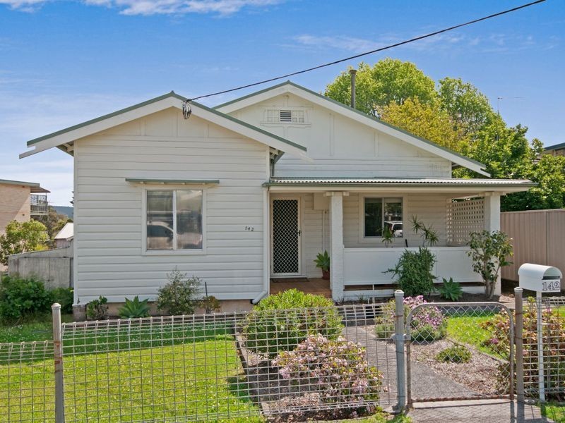142 Albany Street, Point Frederick NSW 2250