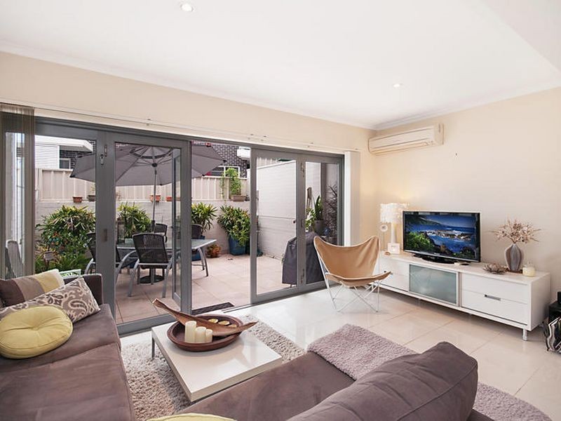 2/28 York Street, Point Frederick NSW 2250