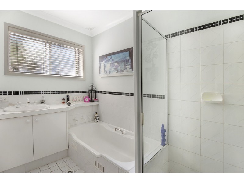 1/2 Lakewood Avenue, Green Point NSW 2251