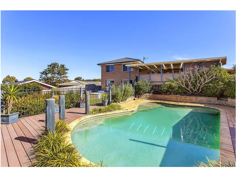 25 Walch Avenue, Bateau Bay NSW 2261