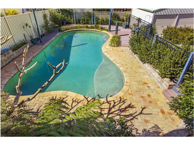 25 Walch Avenue, Bateau Bay NSW 2261