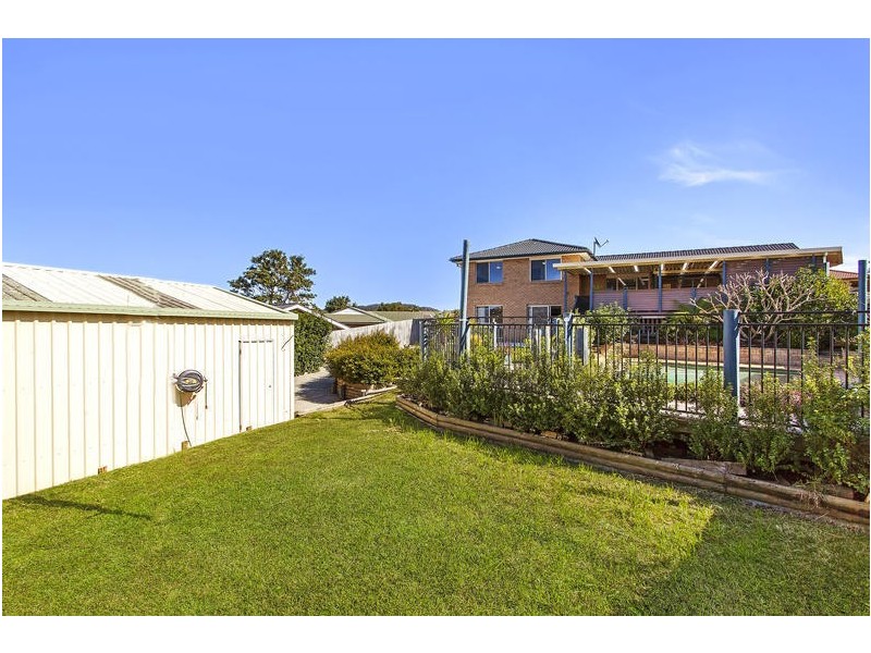 25 Walch Avenue, Bateau Bay NSW 2261