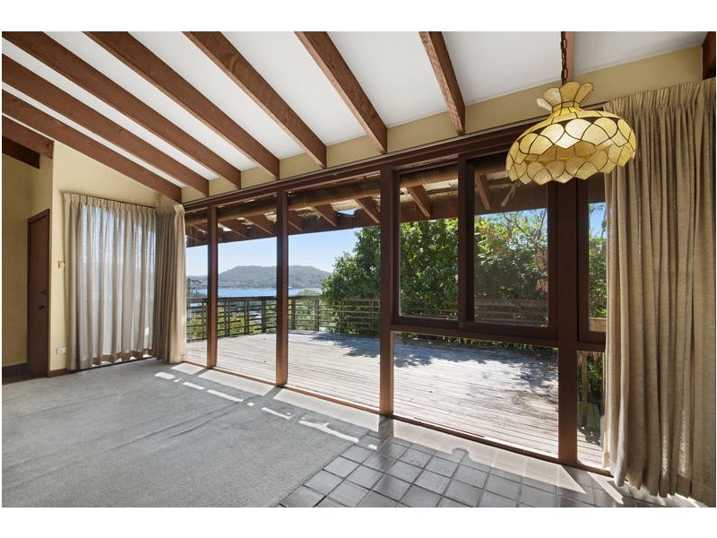 21 Fiona Street, Point Clare NSW 2250