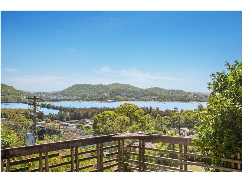 21 Fiona Street, Point Clare NSW 2250