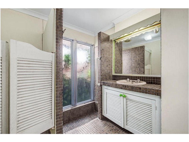 21 Fiona Street, Point Clare NSW 2250