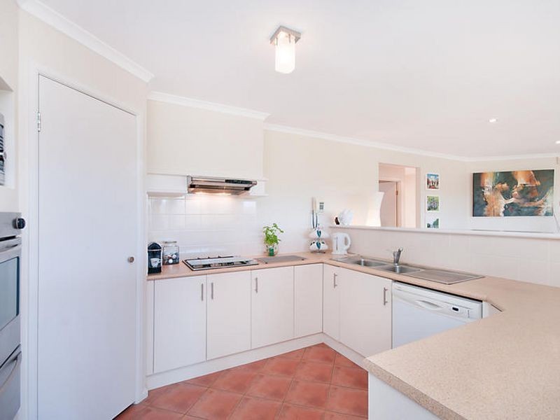2 Sycamore Close, Springfield NSW 2250