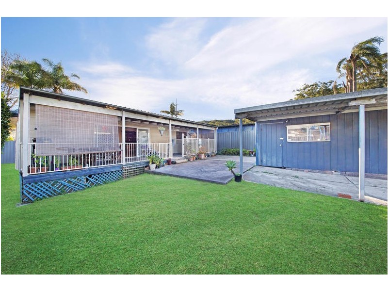 8 Lock Avenue, Springfield NSW 2250