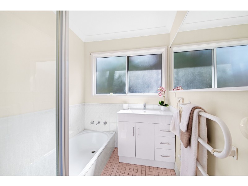 1 Bay View Avenue, East Gosford NSW 2250