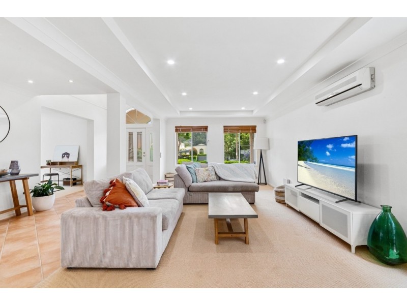 6 Auburn Street, Point Frederick NSW 2250