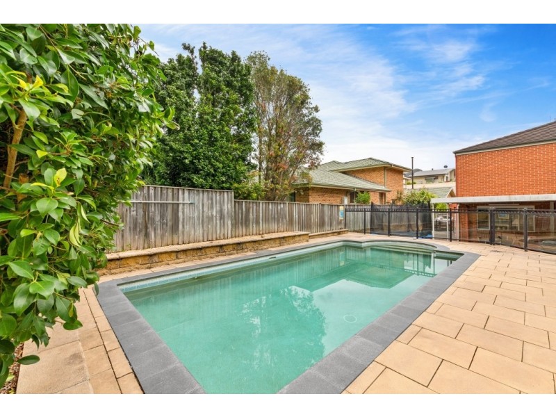 6 Auburn Street, Point Frederick NSW 2250