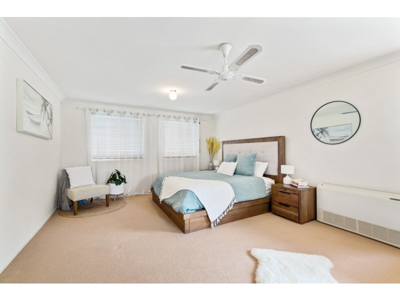 6 Auburn Street, Point Frederick NSW 2250
