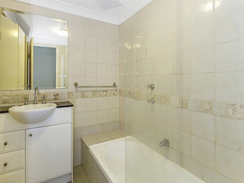 9/92 John Whiteway Drive, Gosford NSW 2250