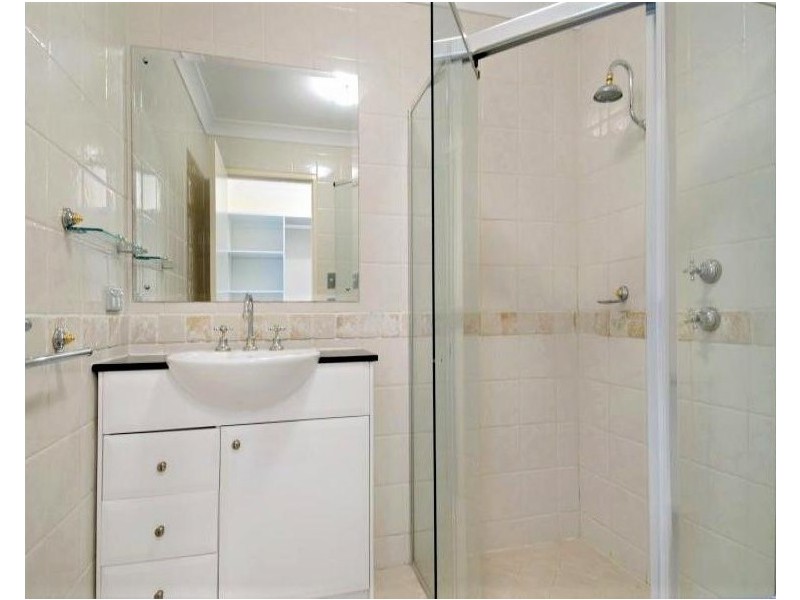 9/92 John Whiteway Drive, Gosford NSW 2250